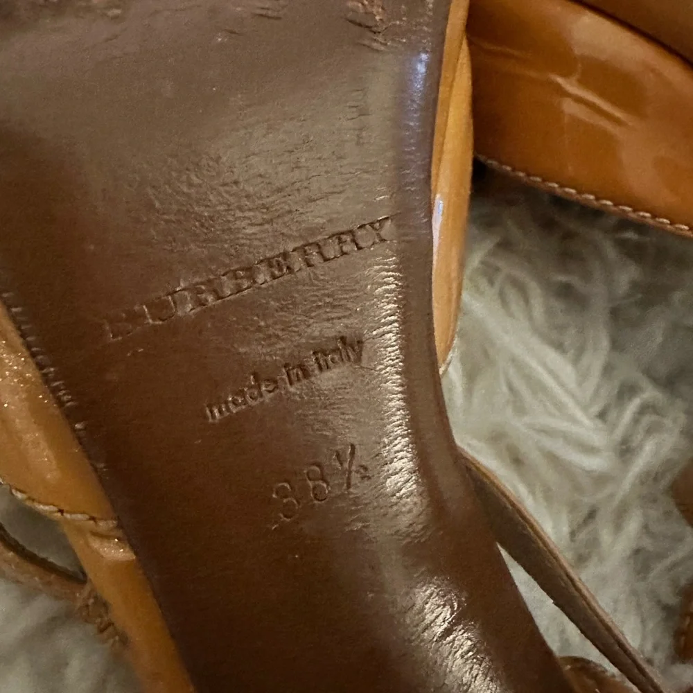 Burberry Retro Heels - Picture 6 of 7